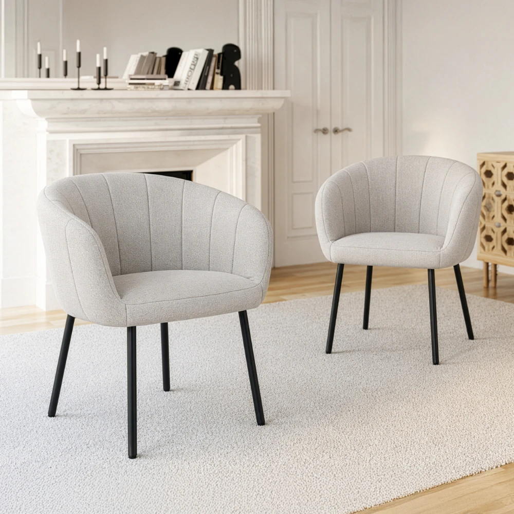 Chaise en tissu beige et pieds en métal noir