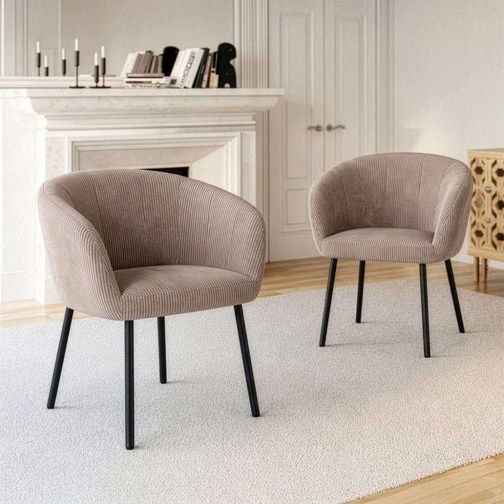 Chaise en velours sable et pieds en métal noir