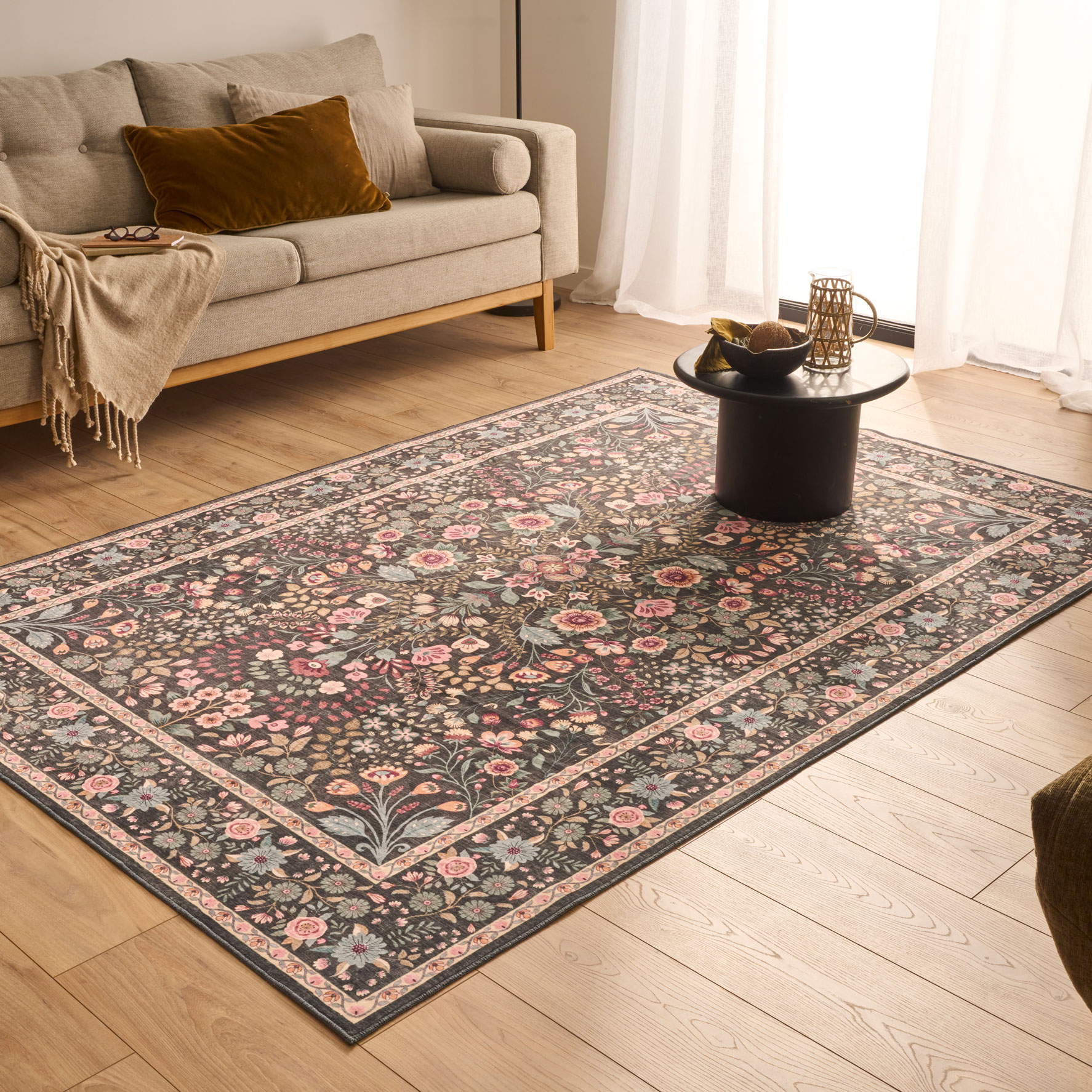Tapis doux à poils courts motif fleuri noir - 160x220 cm